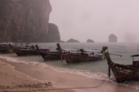 Rain in Phra Nan beach